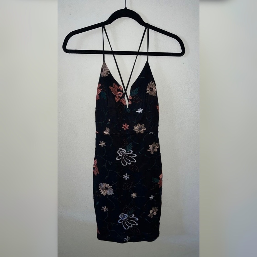 Flower embroidery bodycon dress